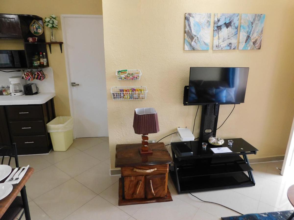 Condo Villa B27 Sleeps Five People - B28 Sleeps Six People - Price Includes Housekeeping Fees Not Taxes - Very Close To The Pool And Beach! Jacó Dış mekan fotoğraf