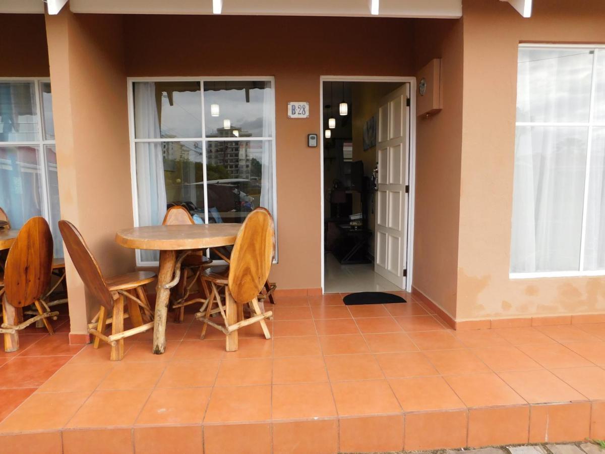 Condo Villa B27 Sleeps Five People - B28 Sleeps Six People - Price Includes Housekeeping Fees Not Taxes - Very Close To The Pool And Beach! Jacó Dış mekan fotoğraf