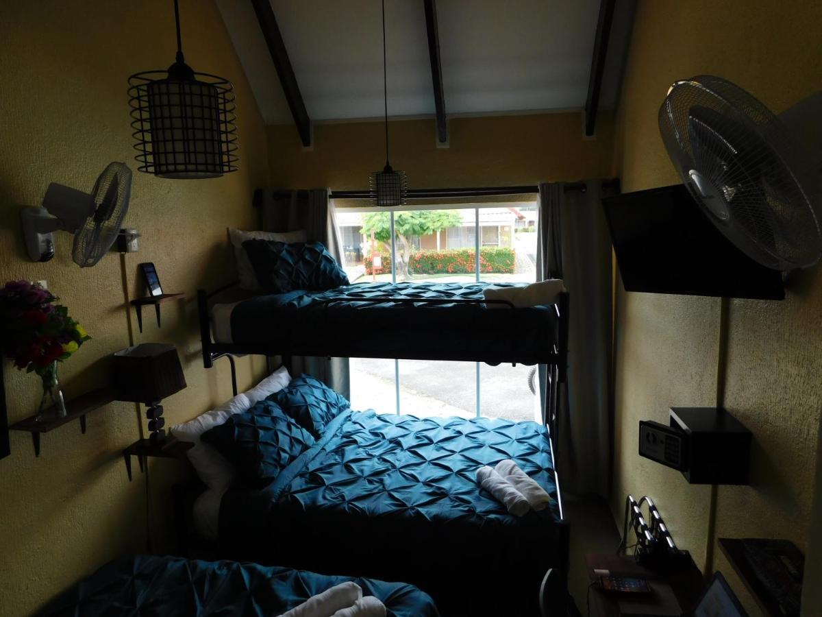 Condo Villa B27 Sleeps Five People - B28 Sleeps Six People - Price Includes Housekeeping Fees Not Taxes - Very Close To The Pool And Beach! Jacó Dış mekan fotoğraf