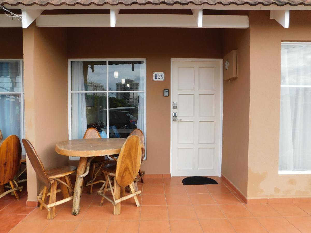 Condo Villa B27 Sleeps Five People - B28 Sleeps Six People - Price Includes Housekeeping Fees Not Taxes - Very Close To The Pool And Beach! Jacó Dış mekan fotoğraf